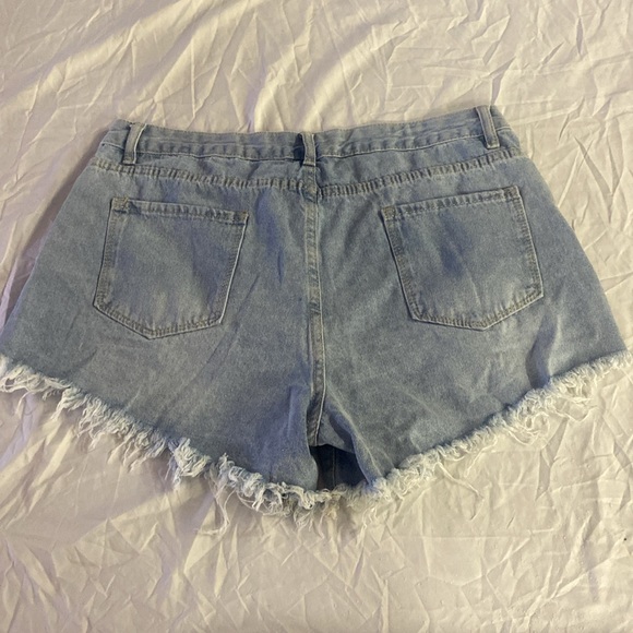 Shein cut off denim shorts (XL) - Picture 3 of 4